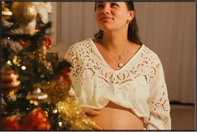 Newsletter Winter 2025 Image pregnant person